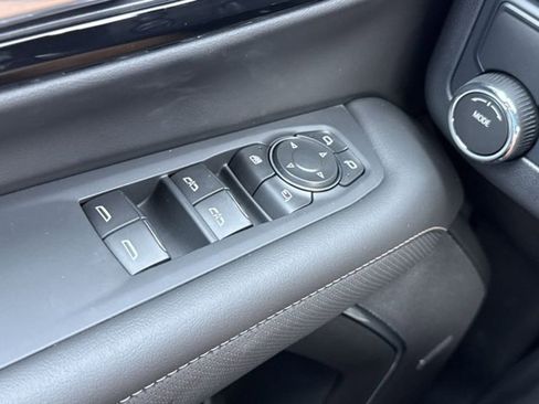 New 2025 Chevrolet Suburban Premier RWD image 35