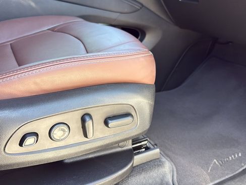 Used 2020 Buick Enclave Avenir w/ Avenir Technology Package FWD image 20