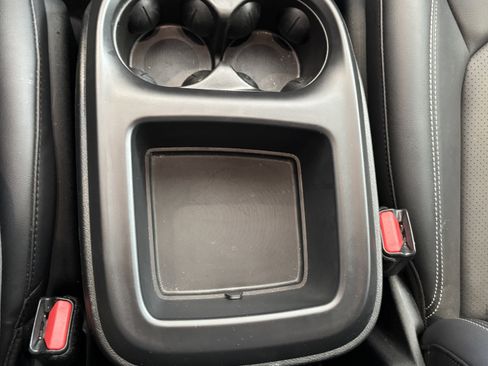 Used 2026 Chrysler Pacifica Select FWD image 16