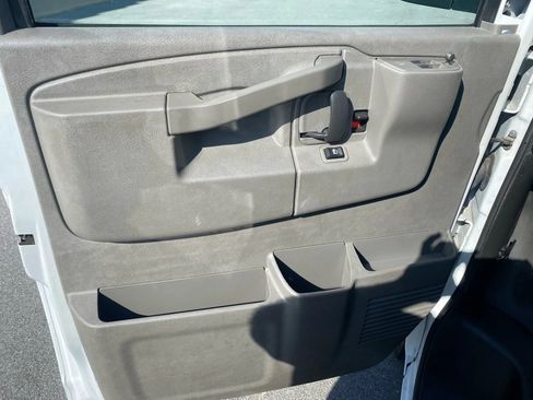 Used 2021 Chevrolet Express 2500 w/ Driver Convenience Package image 8