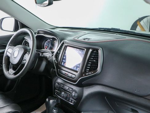 Used 2022 Jeep Cherokee Trailhawk w/ Premium Leather Package AWD/4WD image 25