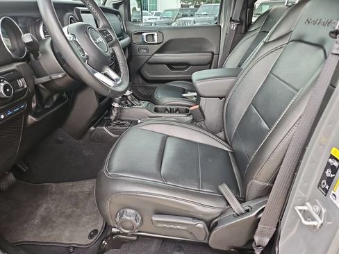 Used 2023 Jeep Wrangler Unlimited Sahara w/ Cold Weather Group AWD/4WD image 18