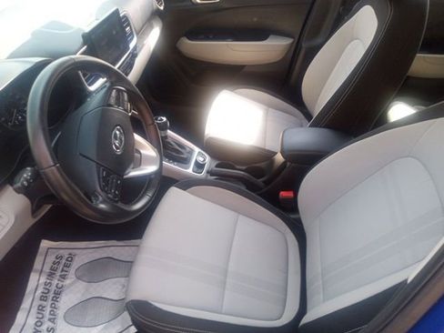 Used 2022 Hyundai Venue SEL image 18