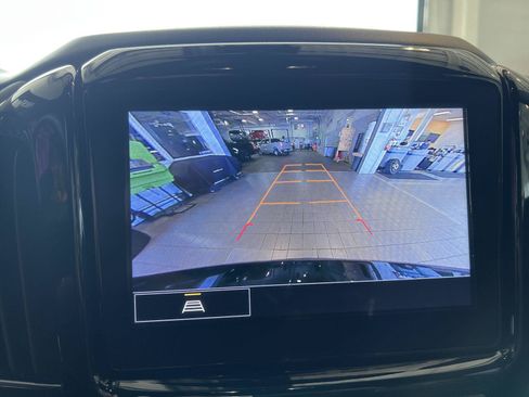 Used 2023 Chevrolet Traverse LT AWD/4WD image 47