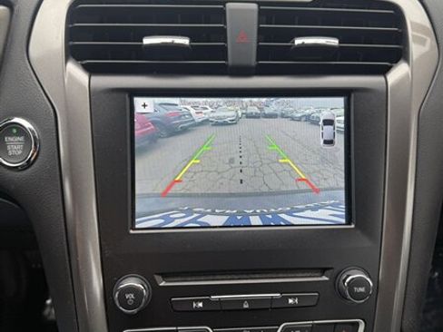 Used 2017 Ford Fusion SE w/ Fusion SE Technology Package image 13