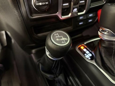 Used 2025 Jeep Gladiator Sport AWD/4WD image 28