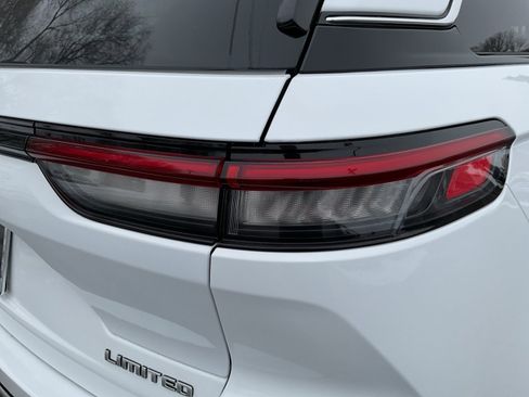 Used 2025 Jeep Grand Cherokee Limited image 34