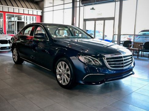 Used 2017 Mercedes-Benz E 300 4MATIC image 3
