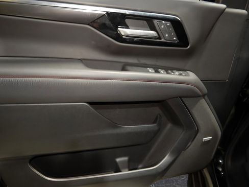 Used 2025 Chevrolet Suburban RST w/ RST Capability Package image 10