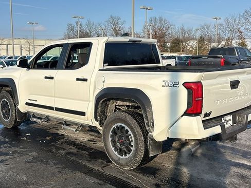 New 2025 Toyota Tacoma TRD Off-Road AWD/4WD image 6