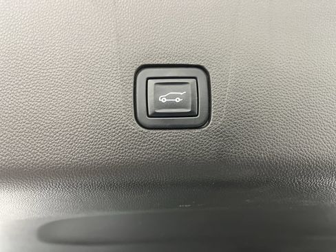 Certified 2023 Chevrolet Traverse Premier w/ LPO, Cargo Package AWD/4WD image 36