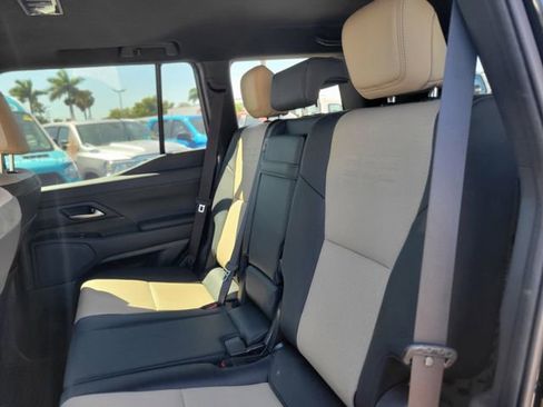 Used 2024 Lexus GX 550 image 8