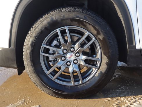 Used 2025 GMC Acadia Elevation image 28