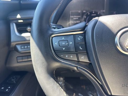 Used 2019 Lexus UX 200 w/ Premium Package image 15