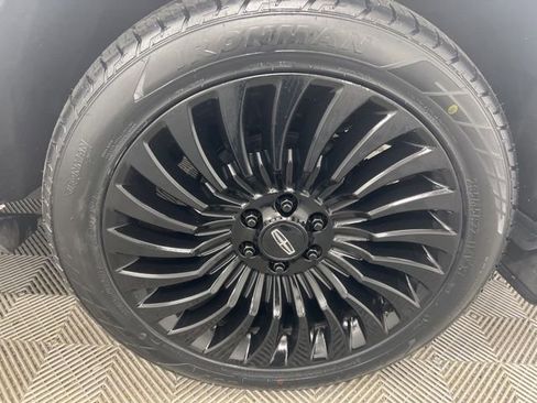 Used 2018 Lincoln Navigator Reserve w/ Technology Package AWD/4WD image 11