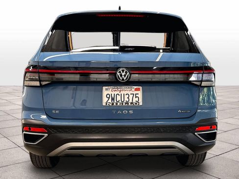 Used 2025 Volkswagen Taos SE w/ Panoramic Sunroof Package AWD/4WD image 8