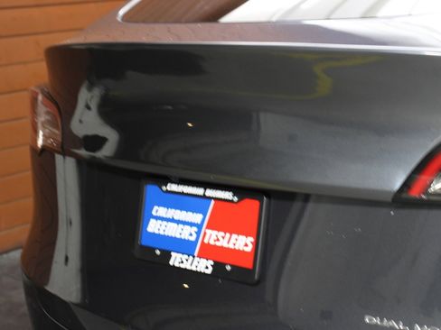 Used 2022 Tesla Model Y Long Range image 16