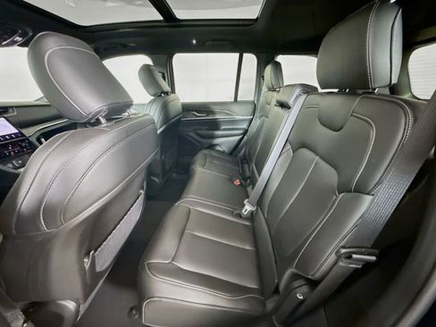 New 2025 Jeep Grand Cherokee Limited w/ Black Appearance Package AWD/4WD image 25