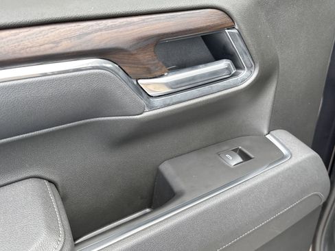 Used 2025 GMC Sierra 1500 SLT image 27