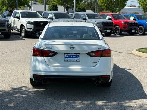 Used 2025 Nissan Altima 2.5 SR w/ SR Premium Package AWD/4WD image 6