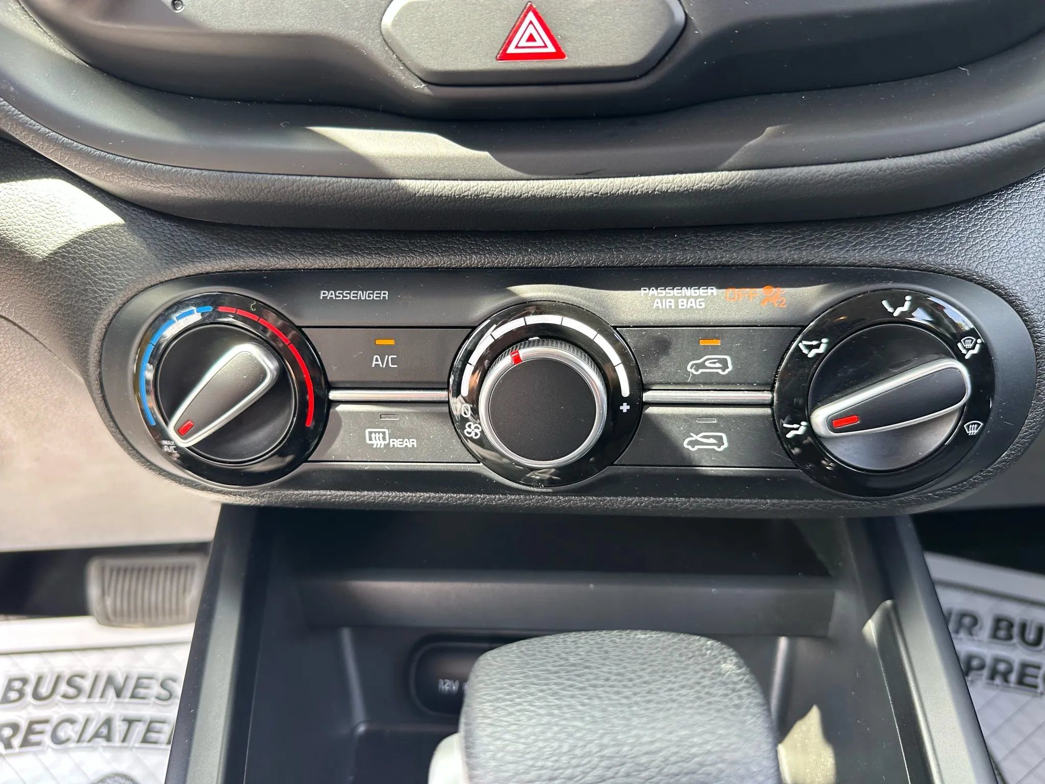 Used 2025 Kia Soul LX w/ LX Technology Package FWD image 29