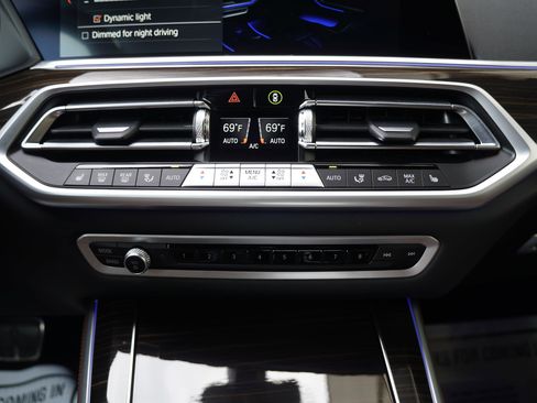 Used 2023 BMW X5 xDrive40i w/ M Sport Package AWD/4WD image 31