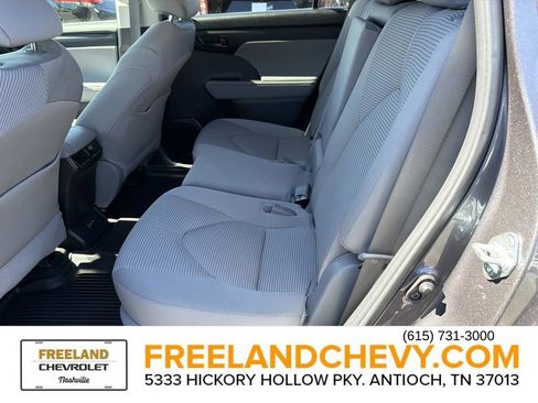 Used 2024 Toyota Highlander LE AWD/4WD image 17