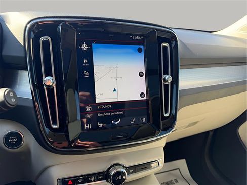 Used 2019 Volvo XC40 T5 Momentum image 31