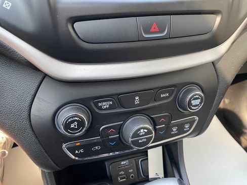 Used 2015 Jeep Cherokee Limited AWD/4WD image 22