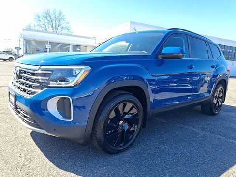 New 2026 Volkswagen Atlas SE image 2