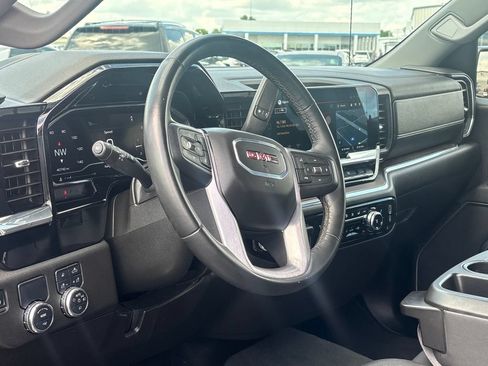 Used 2025 GMC Sierra 1500 SLT RWD image 8