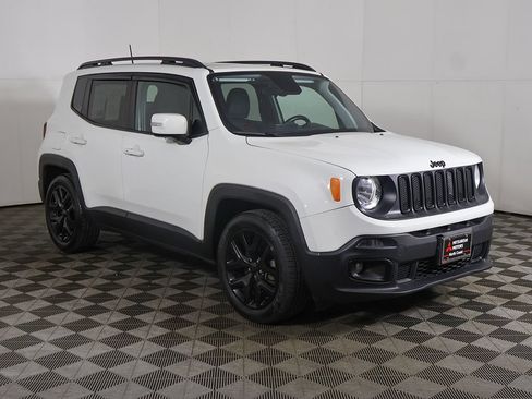 Used 2018 Jeep Renegade Altitude FWD image 2