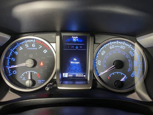 Certified 2023 Toyota Tacoma SR5 AWD/4WD image 17