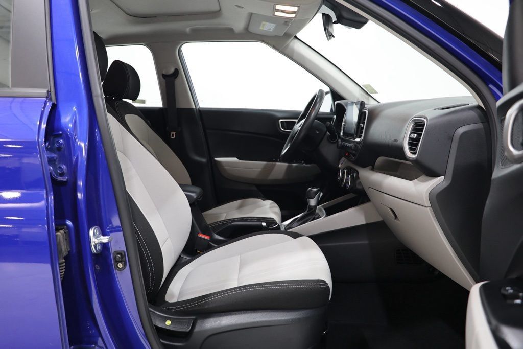 Used 2025 Hyundai Venue SEL FWD image 33