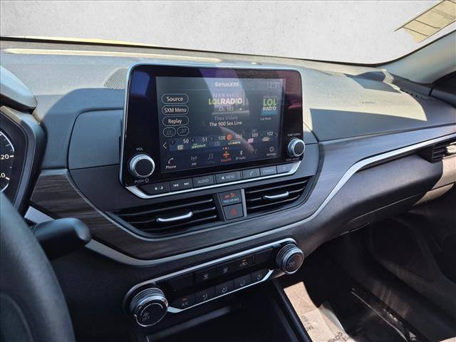 Used 2025 Nissan Altima 2.5 SV FWD image 19