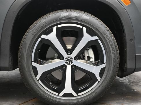 New 2026 Volkswagen Tiguan SE image 10