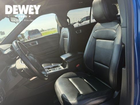 Used 2020 Ford Explorer XLT w/ Equipment Group 202A AWD/4WD image 12