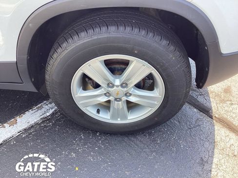 Used 2020 Chevrolet Trax LS FWD image 25