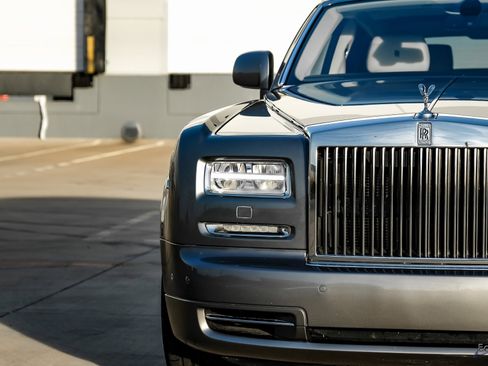 Used 2014 Rolls-Royce Phantom Sedan image 23