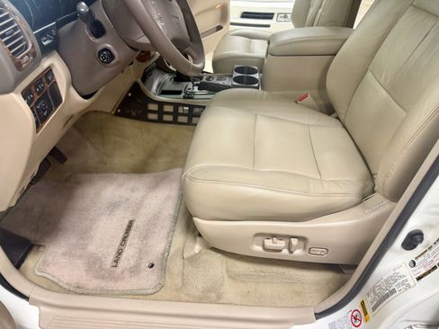 Used 2004 Toyota Land Cruiser image 20