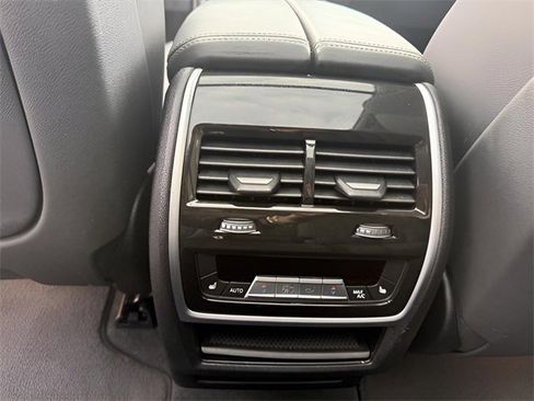 Used 2021 BMW X7 xDrive40i w/ Cold Weather Package image 22