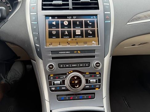 Used 2017 Lincoln MKZ Reserve FWD image 17
