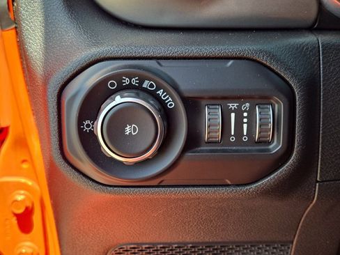 Used 2020 Jeep Wrangler Unlimited Sahara AWD/4WD image 26