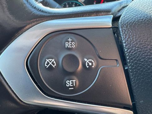 Used 2020 Chevrolet Traverse LT image 21