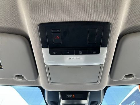 Used 2025 Nissan Rogue SV AWD/4WD image 37