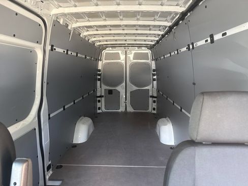 Used 2024 Mercedes-Benz Sprinter 2500 image 10