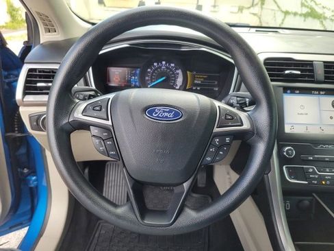 Used 2019 Ford Fusion SE FWD image 21