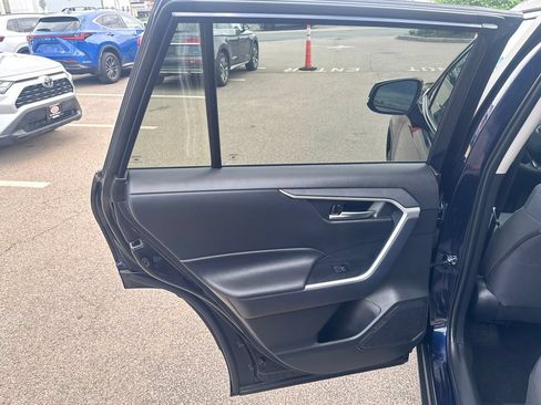 Used 2025 Toyota RAV4 XLE AWD/4WD image 38