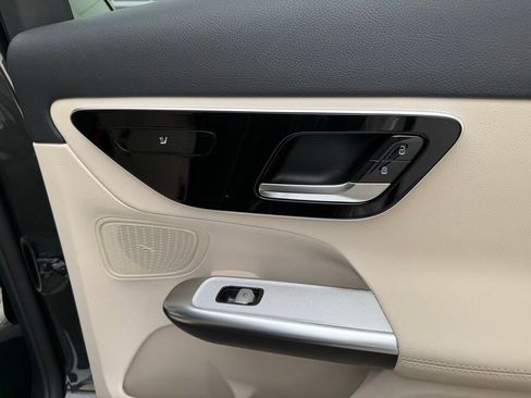 Used 2026 Mercedes-Benz GLC 300 4MATIC image 37