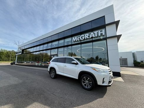 Used 2019 Toyota Highlander XLE AWD/4WD image 2